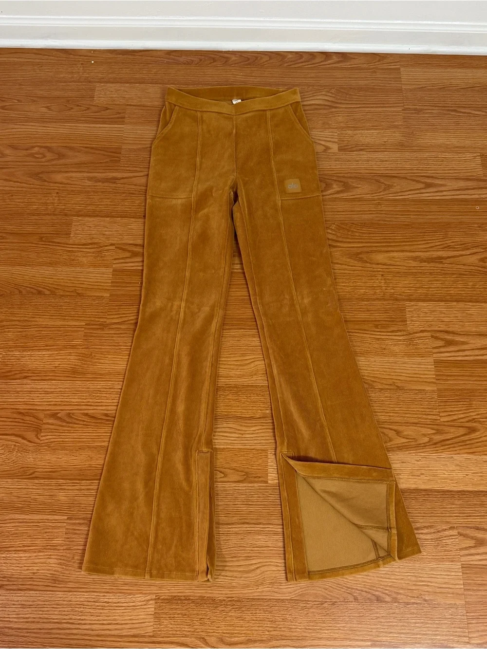 Alo Yoga Winter Break High Waist Flare Pants In Toffee Size Small